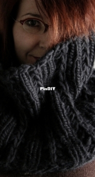 Oona Cowl by Jennifer Kirchenbauer - Lavish Craft