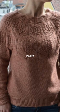 Sanddorn Sweater by Valentina Bogdanova