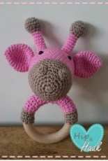 Hip en haak - Jannie Brommer Designs - Giraffe the Rattle- Dutch-  Free