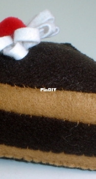 Alfiletero porción de torta en paño lency