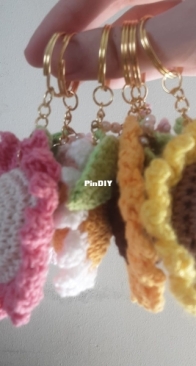 Flower crochet keychain