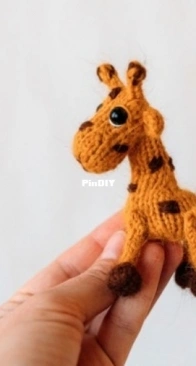 Tiny Giraffe - EasyPatternStore - English, Russian