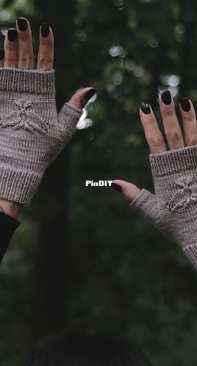 Winglet Mitts by Sachiko Burgin - English