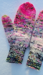 Evanesce Mittens by Virginia Cosgriff-Free
