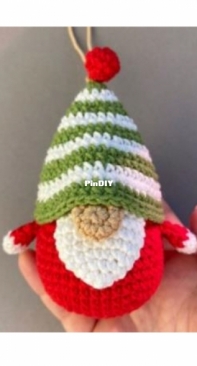 Happy Dolls Handmade - Julia Negovorina - Christmas Gnomes Ornaments  Striped Hat - Spanish - Translated