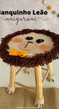 Pamela Barbosa dos Santos - Pamela Barbosa Sprada - Lion Stool - Banquinho Leão Amigurumi - Portuguese