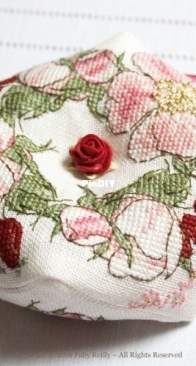 Faby Reilly WDR001-BISC - Wild Rose Biscornu