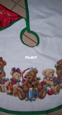 Teddy Bear Tree Skirt