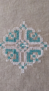 Cross stitch table mate