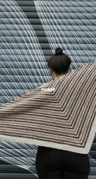 Daft days Shawl - Rebecca Clow