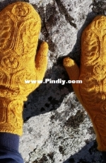 Oak leaves and Roses Mittens by Jessika Ahlström