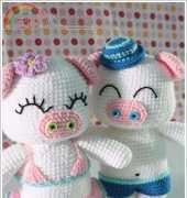 Holiday pig couple / Thai Language