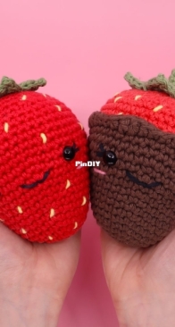 Club Crochet - DrewbiesZoo - Drew Hill - Giant Strawberry Amigurumi