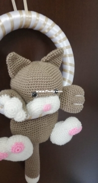 kitten and wreath