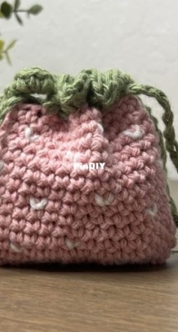 Viv Crochets - Viv - Mini Crochet Strawberry Drawstring Pouch - Free