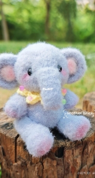 Another Brick - Palm Sized Baby Elephant - Jointed Version - Chinese - Free
