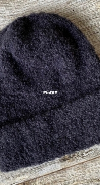 Mouton Noir Beanie by Espace Tricot-Free