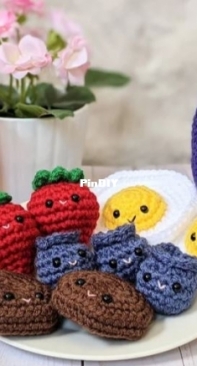 Baby Cakes Studios - Rebecca Reed - Breakfast Plate Play Food, Fried Egg and Sausage Amigurumi, Coffee Mug, Fruit, and Juice - English