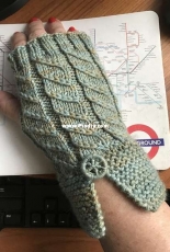 Compass Mitts by Carol Ruhl