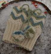 A Crocheted Simplicity - Jennifer Pionk - Chasing Chevrons Boot Cuffs