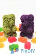 Lion Brand Yarn - Twinkie Chan - Glitter Gummy Bears - Free