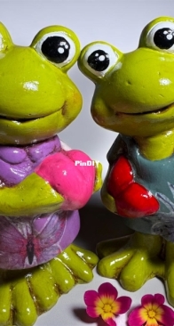 My couple frogs raysin