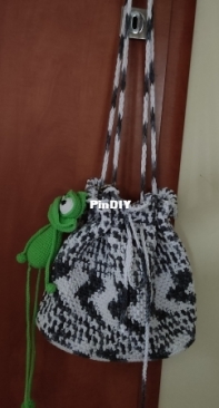 Bag with frog