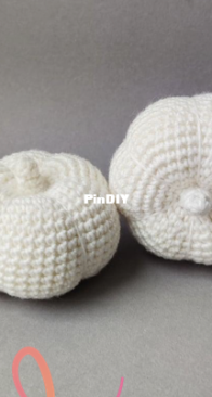 Hobbii Design - Signe Elfriede - Garlic  Play Food - Free