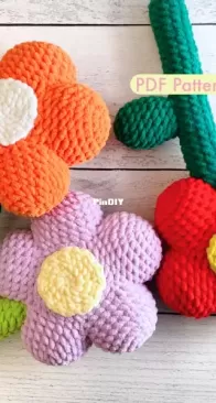 Big Fluffy Flower Plushie Pattern - Wooly Island -  English
