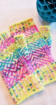 Light it up Fingerless Mitts - Fran Carle - Inky Knitter