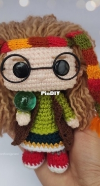 Art 13 Amigurumi - Stephany Silva - Sibila Trelawney  - Portuguese