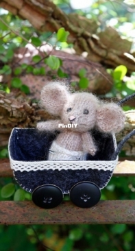 Go handmade Ellie mouse (baby in a carnage)