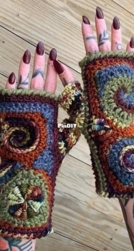 Of Mars - Hannah Martin / Hannah Bovender - Freeform Crochet Fingerless Gloves