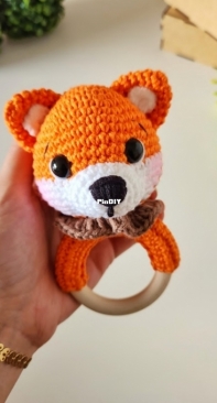 Ateliê Diana Ducheiko - Diana Regina do Carmo Ducheiko - Fox Rattle  - Chocalho Raposa Charlie - Portuguese