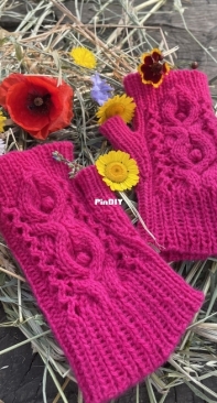 Prairie Meadow Mitts by Kalurah Hudson