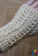 Lace Petal Fingerless Gloves by Lea Bronnenkant /Lea67000 Designs-English