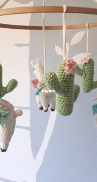 Birds and crickets - Silke Merckx - Llama baby mobile