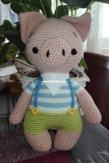 Freddy pig Amaloudesigns