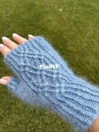 Valtellina Mittens by Knit and Spritz