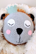 Yalis and Yabos Crochet - Carla Ngan - Lion Pillow