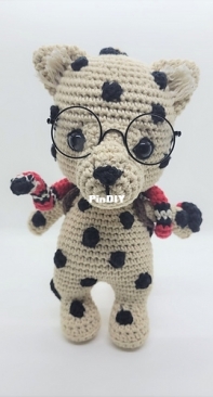 Amigurumi Art Crochet - Susana De Rivero - Susana Rodríguez - Ari the persian leopard and suzie the false coral snake - Free