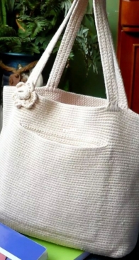 Basic bag with a pocket