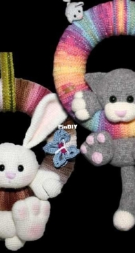 Zhaya Designs - Animals Wreath - Guirlanda de Animal - Portuguese - Translated