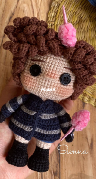 Sienna Handmade - Lilian Sandoval - Coraline and Wybie - English Translated