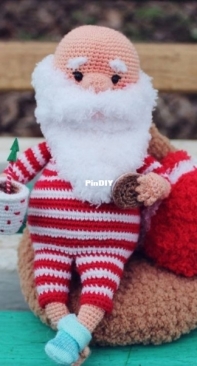 Klaraguru - Klara Gurzhiy - Клара Гуржий - Santa Claus is on vacation - Дед Мороз на каникулах - Russian