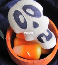 Peck's Pieces - Marjory Peck - Skull Pincushion - Free