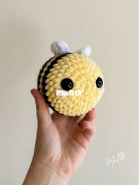 Megs Makes Patterns - Meg Stiles - Bee - Free