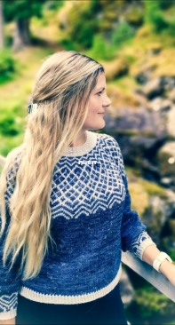 SkjulteHjerterSweater by Jill Karina Bø - English