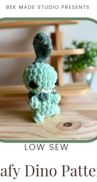 Bek Made Studio / BekMadeStudio - Rebekah Lynn Angle - Leafy Dino ( Chikorita )
