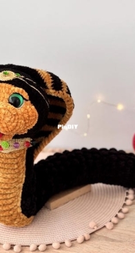 Amidolls Amitoys _ Cleopatra-Inspired snake pattern _ English
